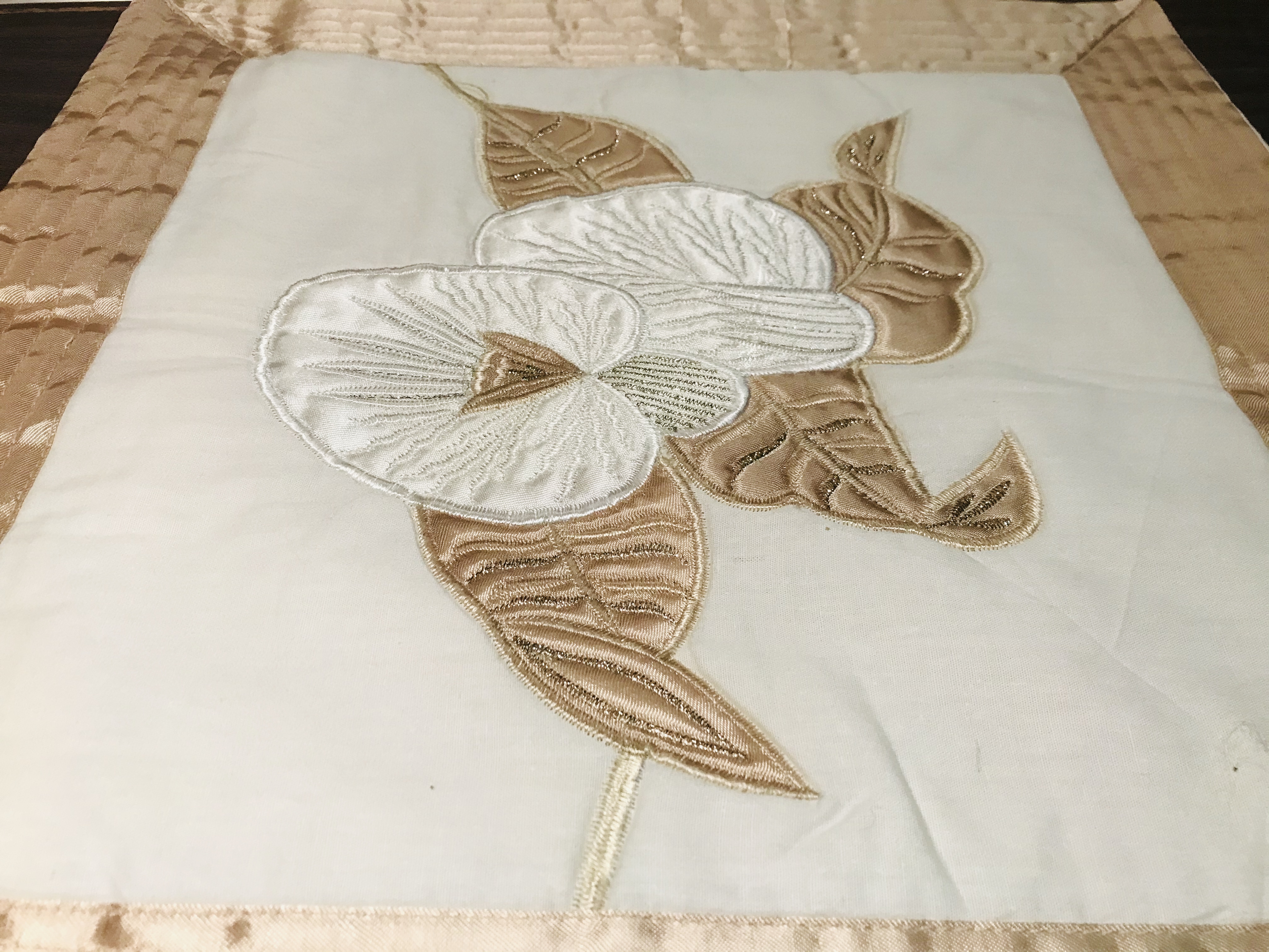 Cushion 2 flower and leaves - Image 1